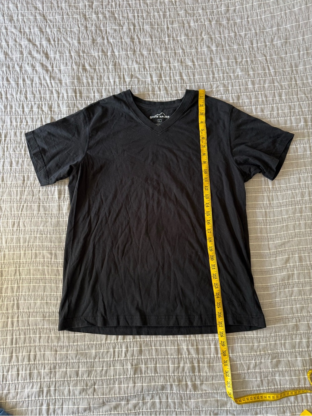 Eddie Bauer Black V‑Neck Short Sleeve Shirt